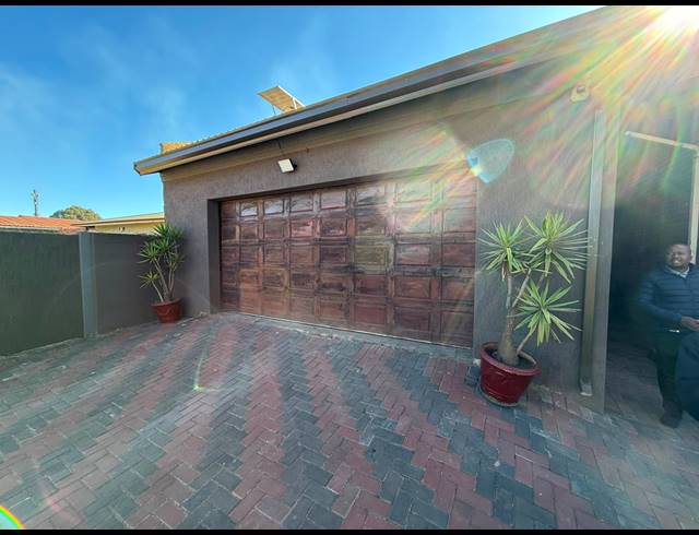 4 BEDROOM HOUSE FOR SALE IN VANDERBIJLPARK CE 3